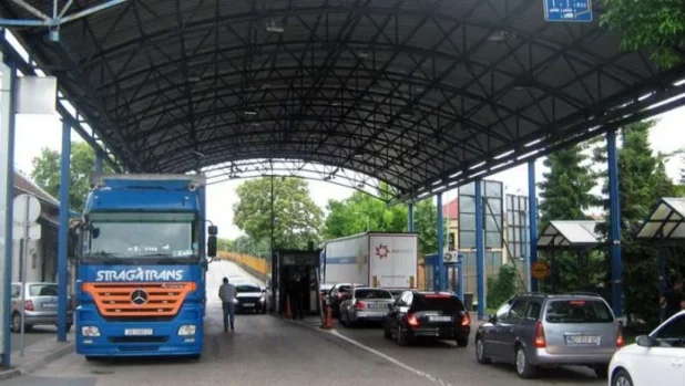 UIO BiH upozorava putnike: Za treću kutiju cigareta ili sendvič na granici kazna i do 27.000 KM