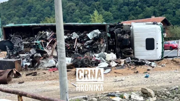 Teška saobraćajna nesreća na M17, prevrnuo se kamion