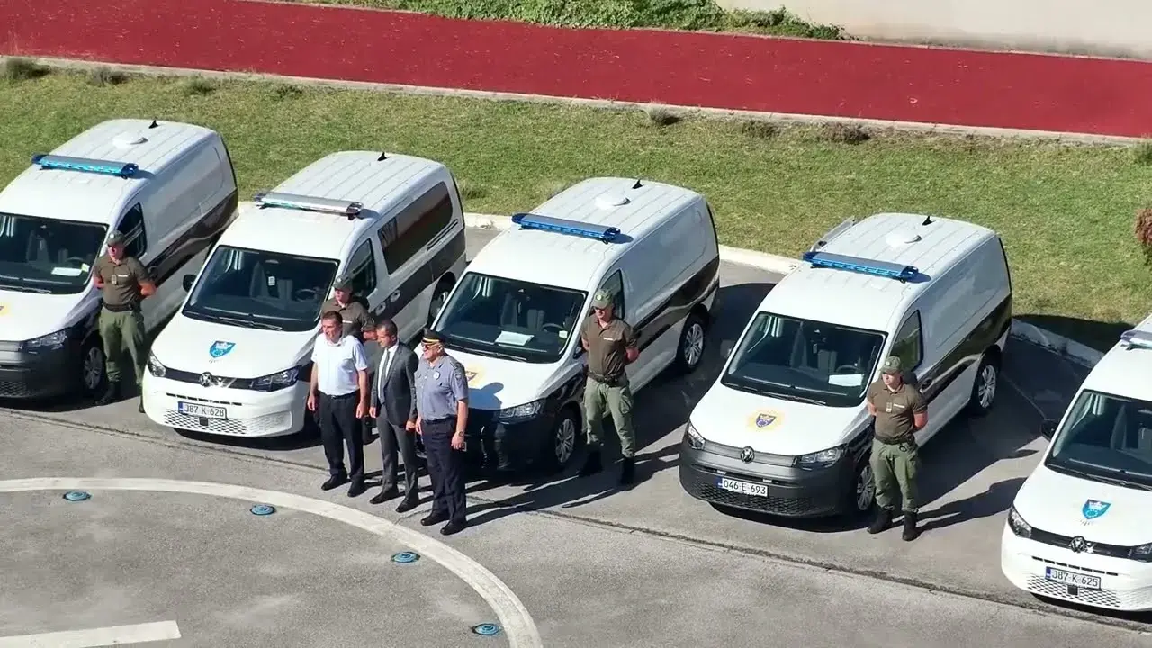 MUP ZDK: Izvršena dodjela sedam novonabavljenih specijalizovanih vozila