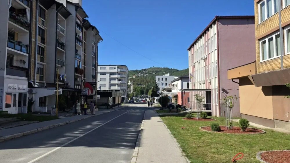 Ručna bomba eksplodirala ispred dva ugostiteljska objekta u Zavidovićima