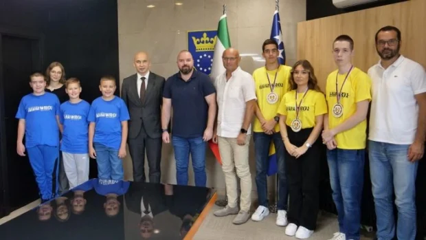 Nagrađeni mladi robotičari u ZDK sa po 1.500 KM za osvojeno drugo mjesto u Evropi