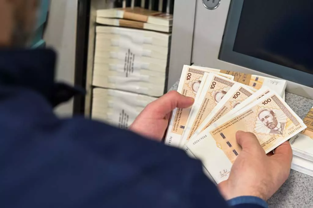 U oktobru prosječna neto plata u FBiH 1.632 KM, bruto plata 2.549 KM