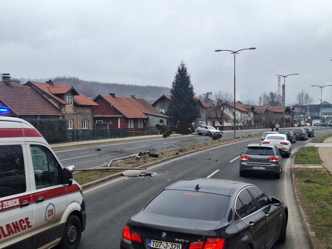 Nesreća na GGM-u “Audi udario u stub javne rasvjete, jedna osoba povrijeđena”