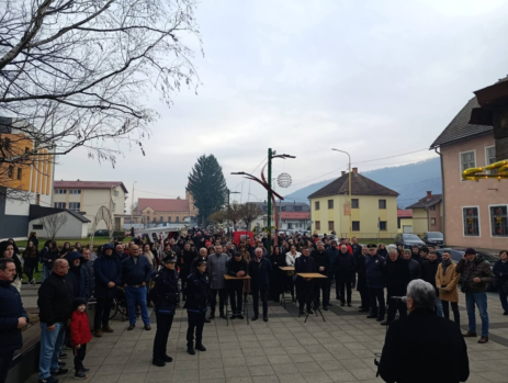 Otvoren tradicionalni Božićno-novogodišnji sajam u Žepču