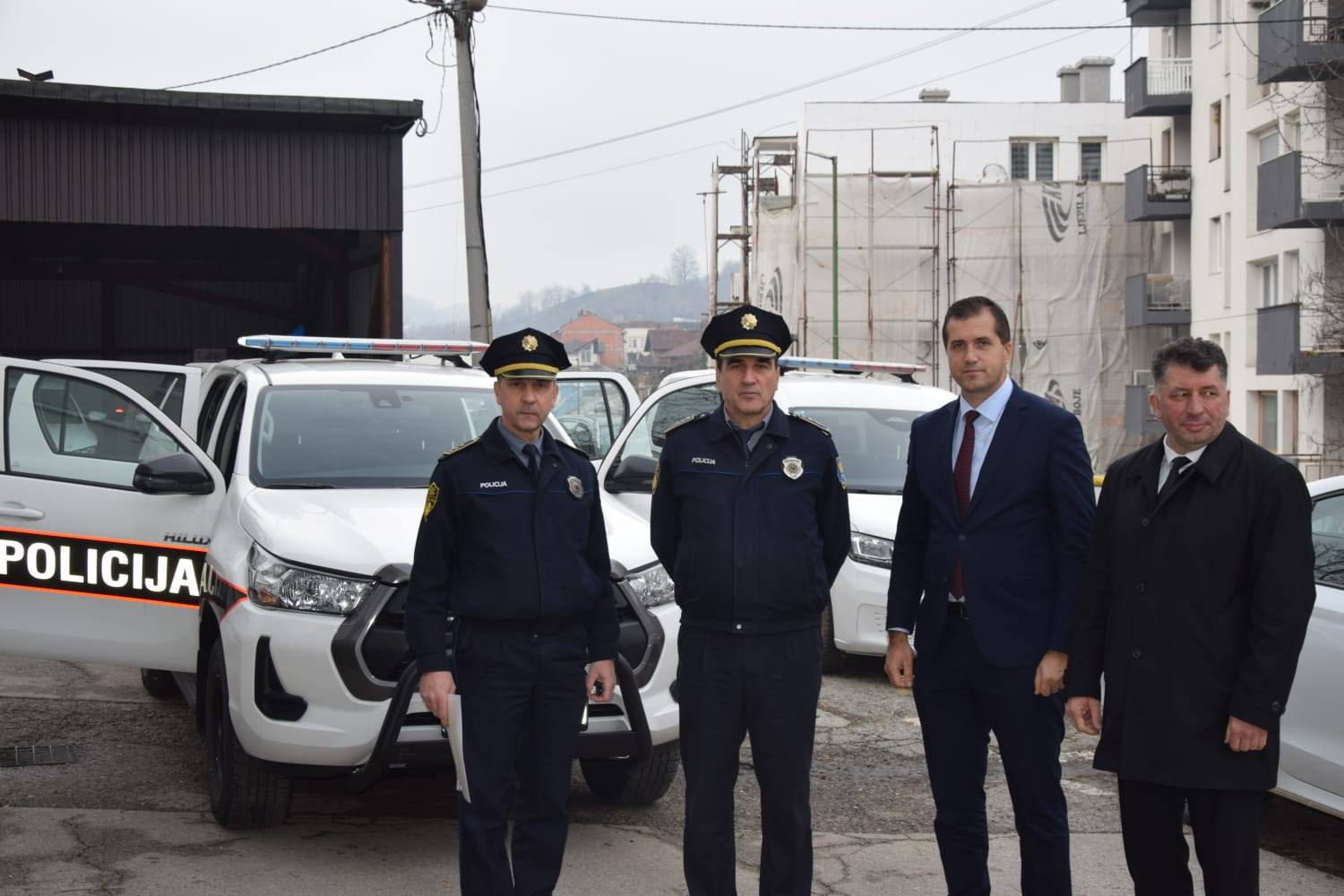 MUP ZDK isporučio nova terenska vozila policijskim upravama u Žepču, Zavidovićima i Tešnju