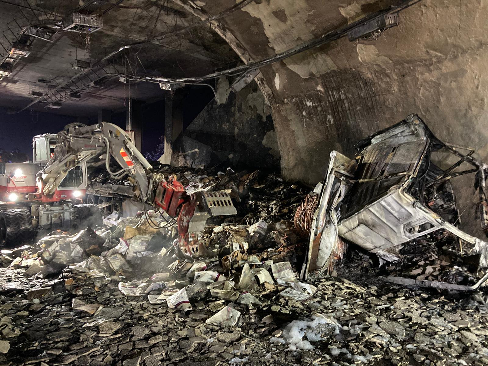 Nakon požara kamiona: Tunel na Tauernautobahnu ostaje zatvoren duže, velike gužve u saobraćaju