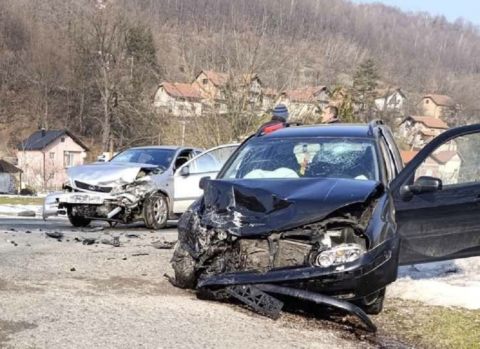 Teška saobraćajna nesreća na M-17 kod Golubinje: Dvije osobe povrijeđene, saobraćaj otežan