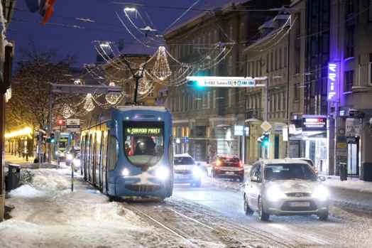 Zagreb pod snježnim pokrivačem kakav se rijetko viđa: Zatvorena autocesta A1, stižu i veliki minusi