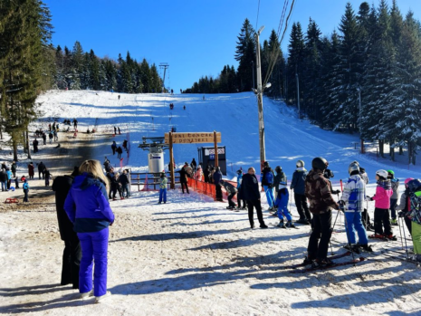Prekinuta skijaška sezona na Ponijerima zbog visokih temperatura i manjka snijega