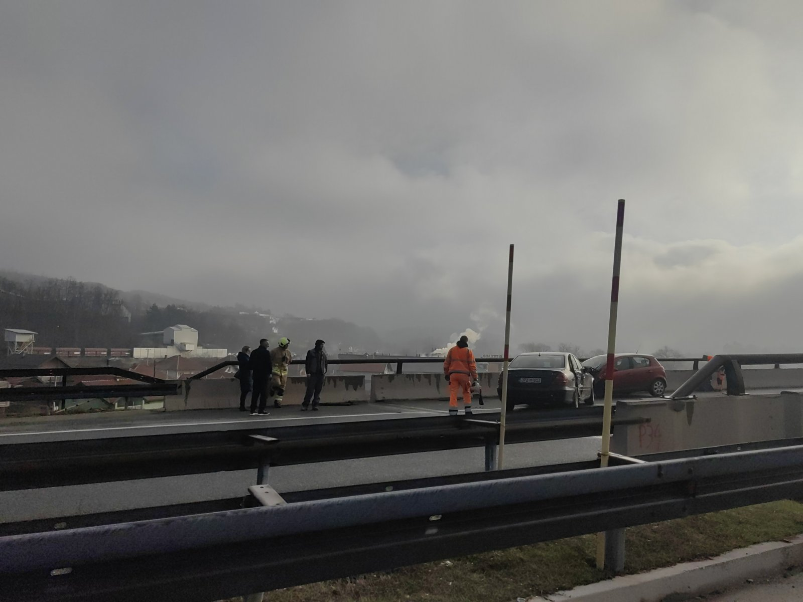 Sudar četiri vozila na autoputu kod Kaknja, saobraća se usporeno jednom trakom