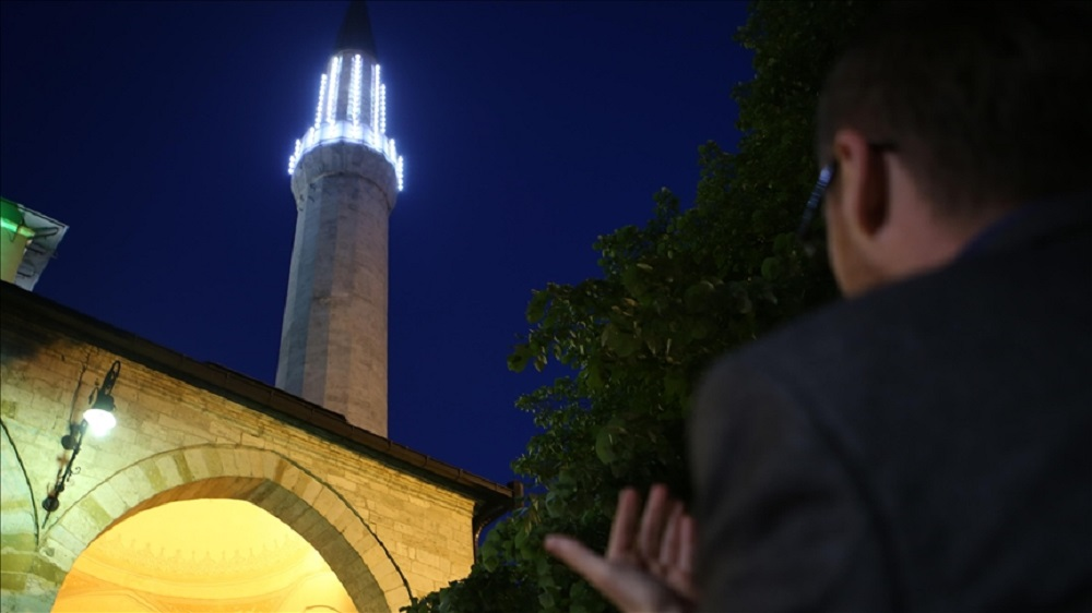 Muslimani večeras obilježavaju Lejletul-berat: Noć oprosta i sudbine