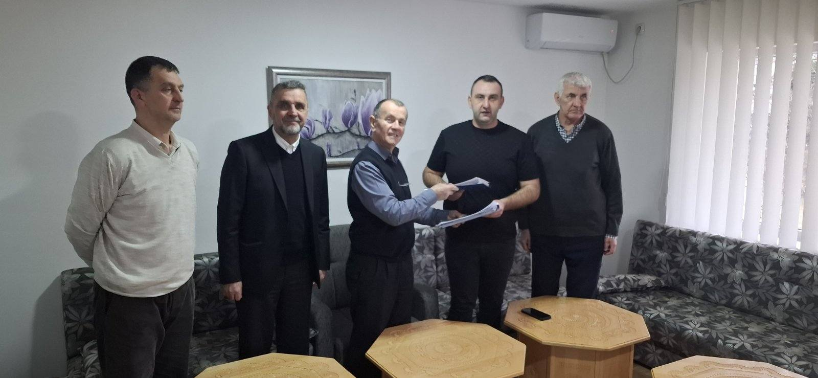 Historijski dan za MIZ Zavidovići: Fehim Tuzlić uvakufljuje džamiju u Ljeskovici