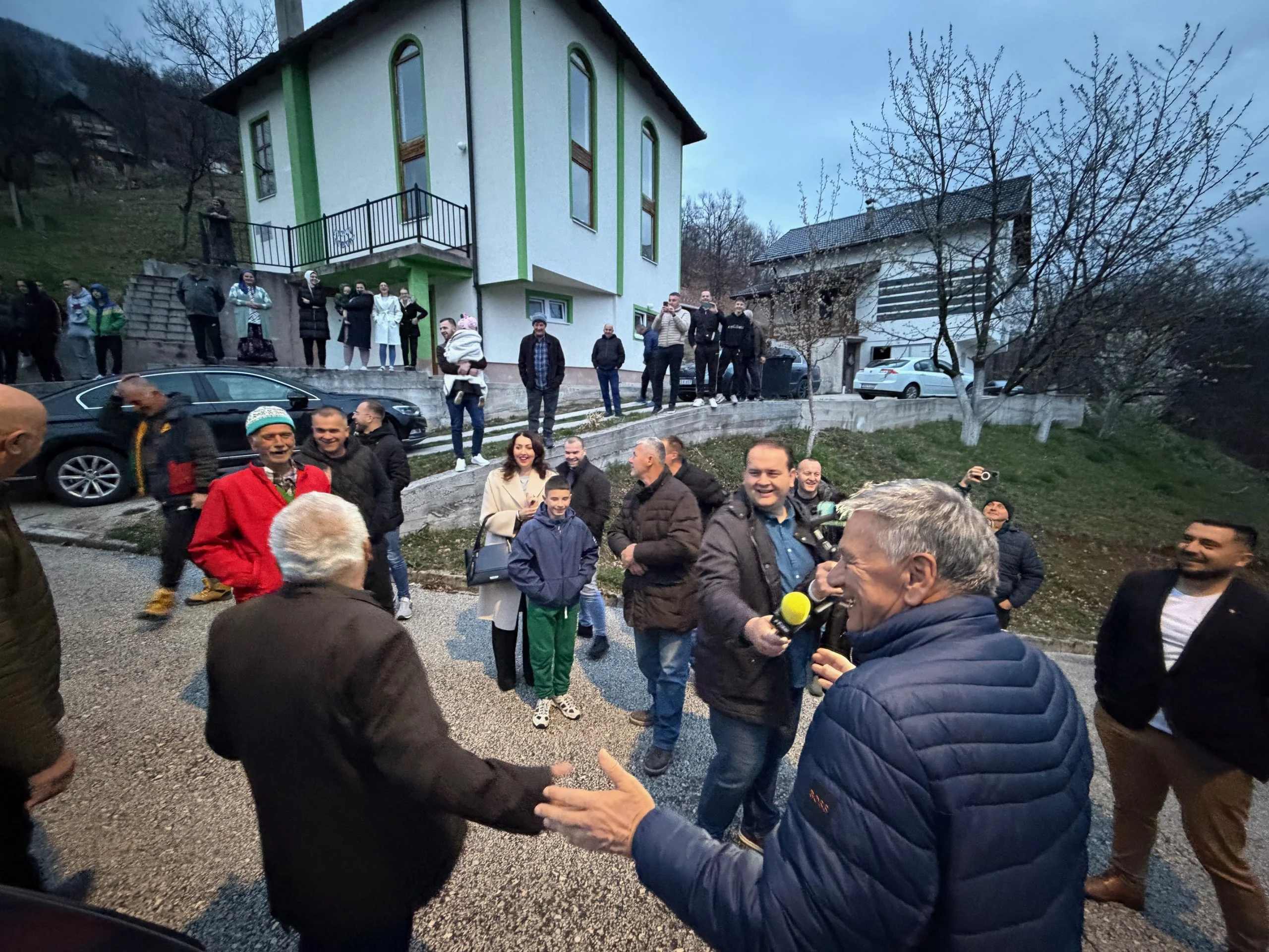 Gradonačelnik Fuad Kasumović pustio u rad javnu rasvjetu u MZ Donje Babino – Hajkovići i Poce prvi put osvijetljeni