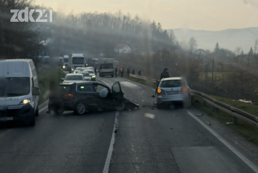 U sudaru tri vozila u mjestu Čusto Brdo kod Žepča povrijeđene tri osobe