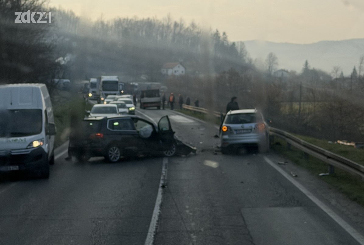 U sudaru tri vozila u mjestu Čusto Brdo kod Žepča povrijeđene tri osobe