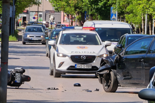 Motociklista povrijeđen u sudaru s automobilom u Zenici