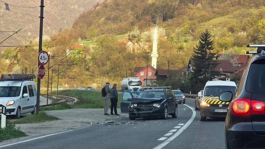 Saobraćajna nesreća na M-17 kod Zenice, jedna osoba prevezena u bolnicu