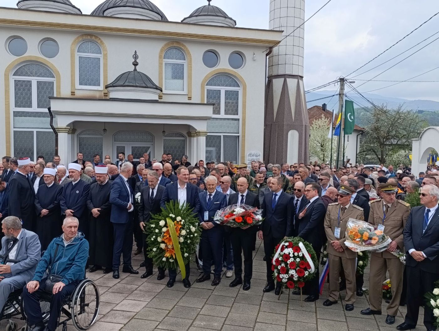 Delegacija Zeničko-dobojskog kantona odala počast žrtvama zločina u Ahmićima