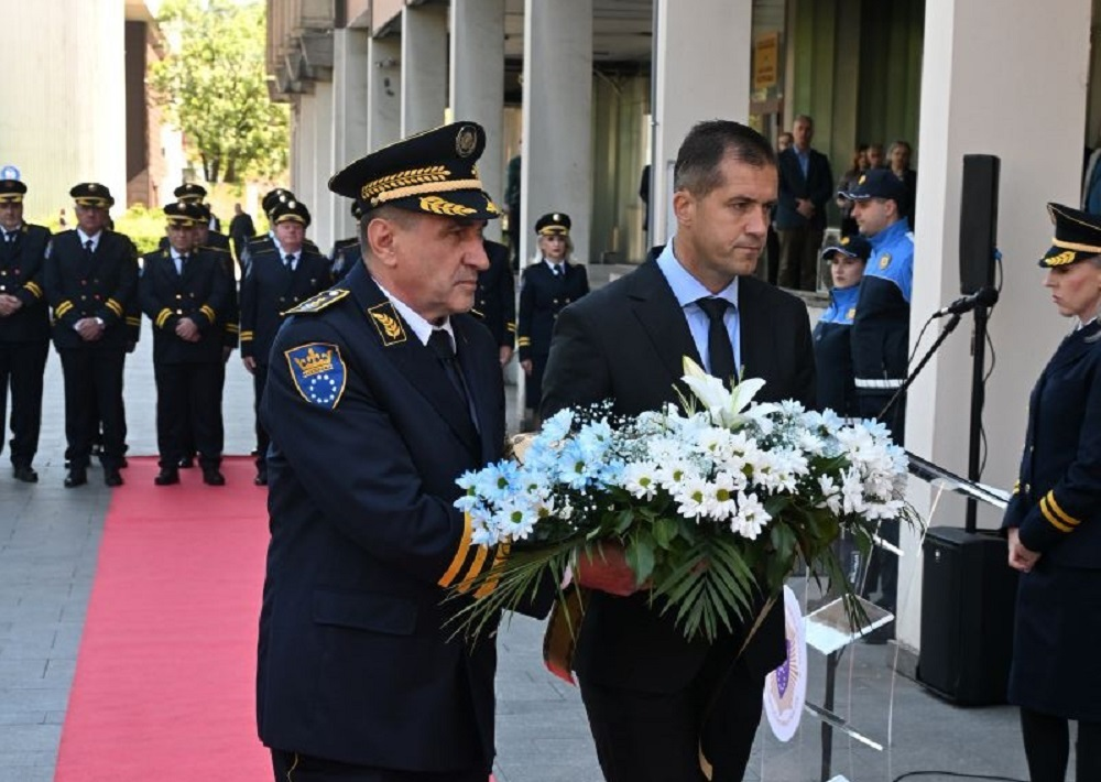 U povodu obilježavanja 15. maja, Dana policije ZDK na spomen obilježju položeno cvijeće