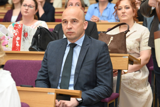 Premijer Pivić: Uskoro novo povećanje plata ljekarima i zdravstvenim radnicima