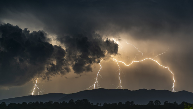 Meteorolozi upozorili na naglu promjenu vremena u BiH: Stiže olujni vjetar praćen kišom i ledom
