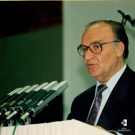 Na današnji dan preminuo Alija Izetbegović:  Više od 100.000 ljudi ispratilo prvog predsjednika RBiH
